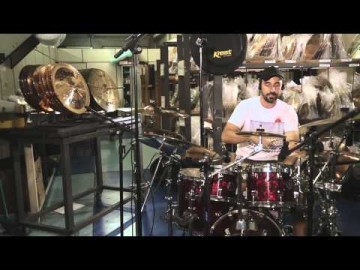 Jorge Casagrande na F&aacute;brica da Krest interpretando tema Pumpkin with coconut (Cristiano Galv&atilde;o)