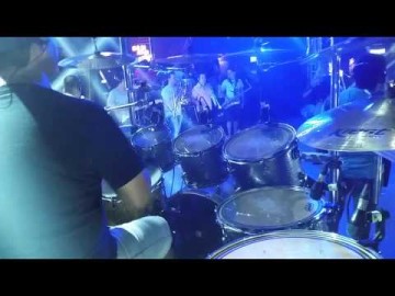 Riquelme na batera - Sofro de ressaca, mas n&atilde;o morro de amor