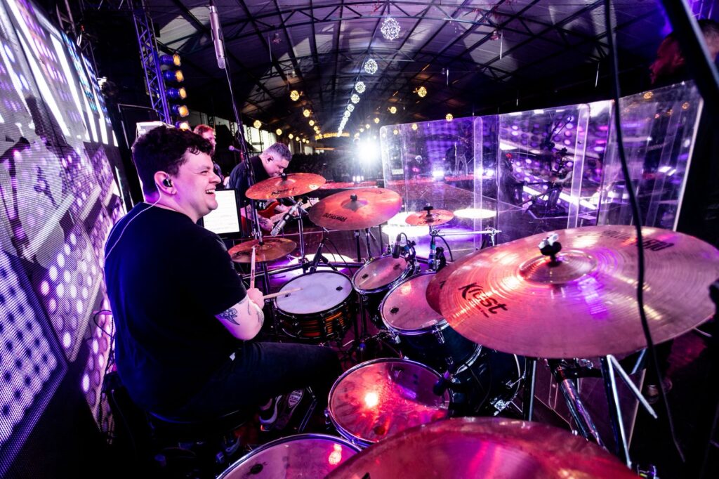 Lucas Cruz, Baterista sertanejo dupla Zezé Di Camargo e Luciano